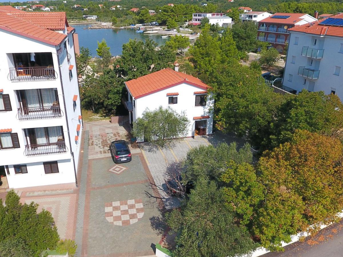 Pansion Croatia Bed & Breakfast Starigrad Paklenica Ngoại thất bức ảnh